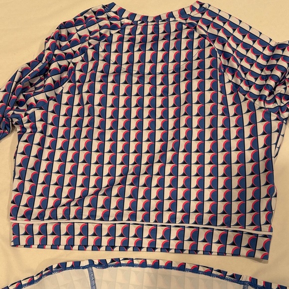 Penguin Brand Colorful Geometric Two-Piece Sport Set long sleeved & skort size M - Picture 6 of 6